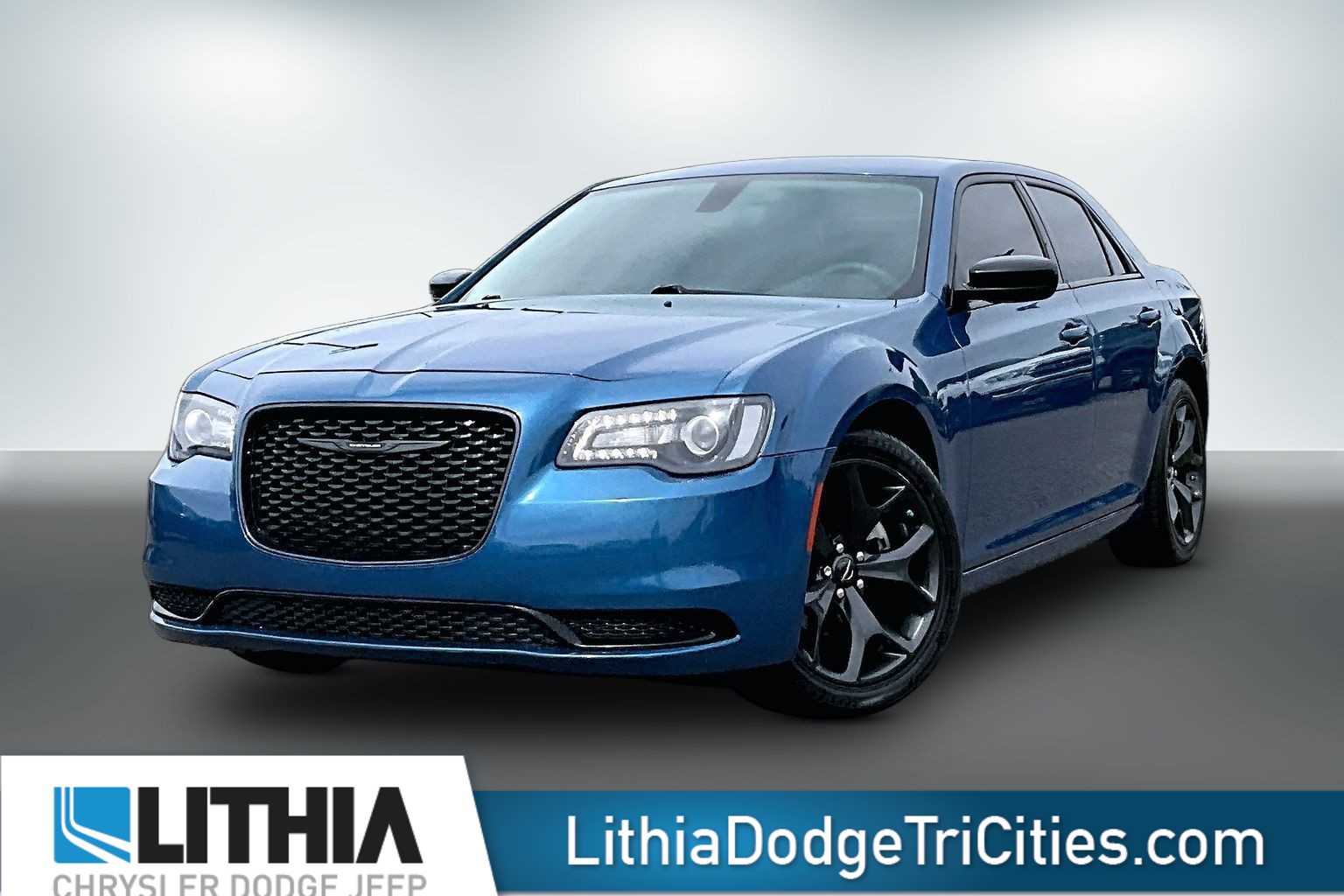 2023 Chrysler 300 Touring's photo