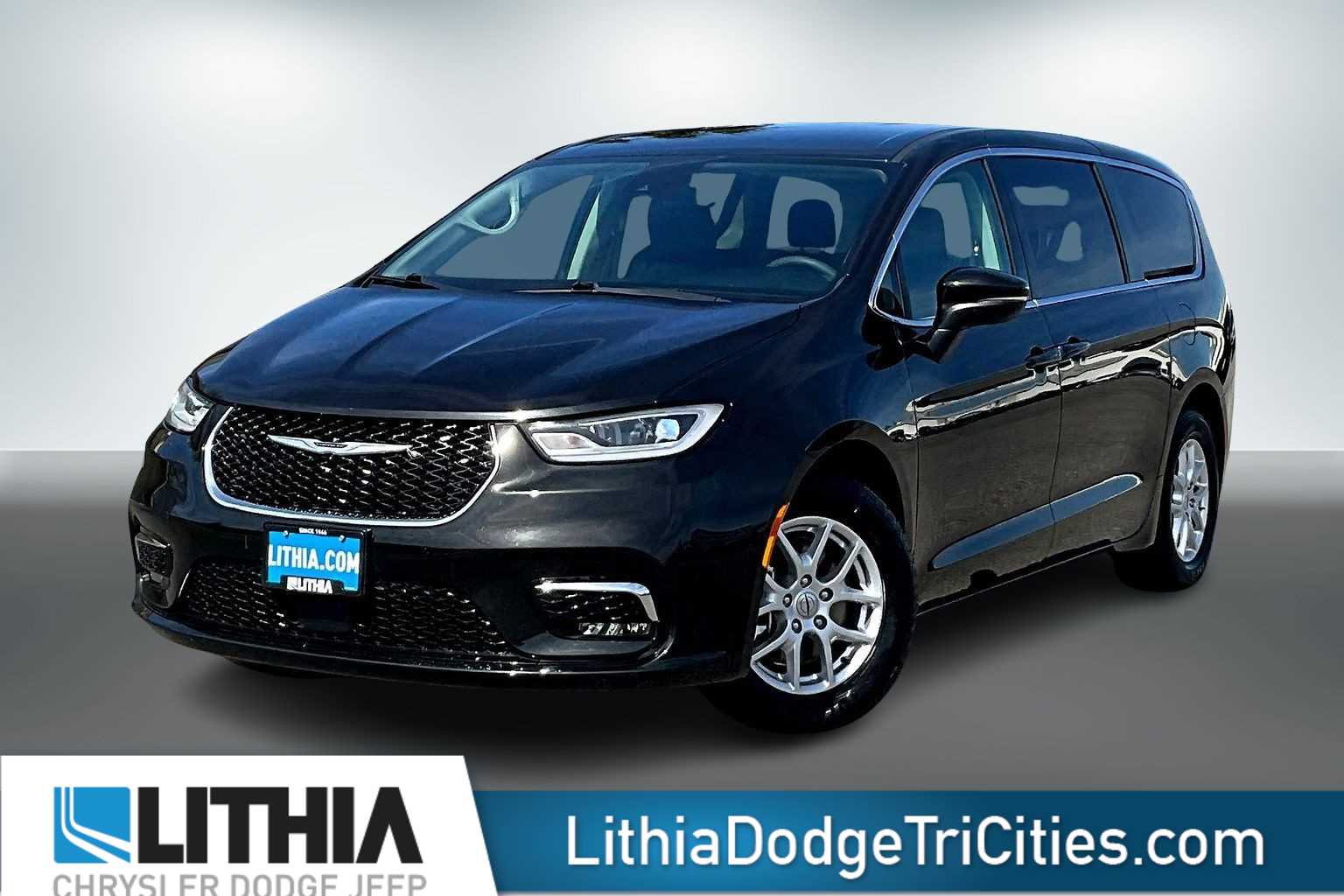 Thumbnail: 2023 Chrysler Pacifica - 1