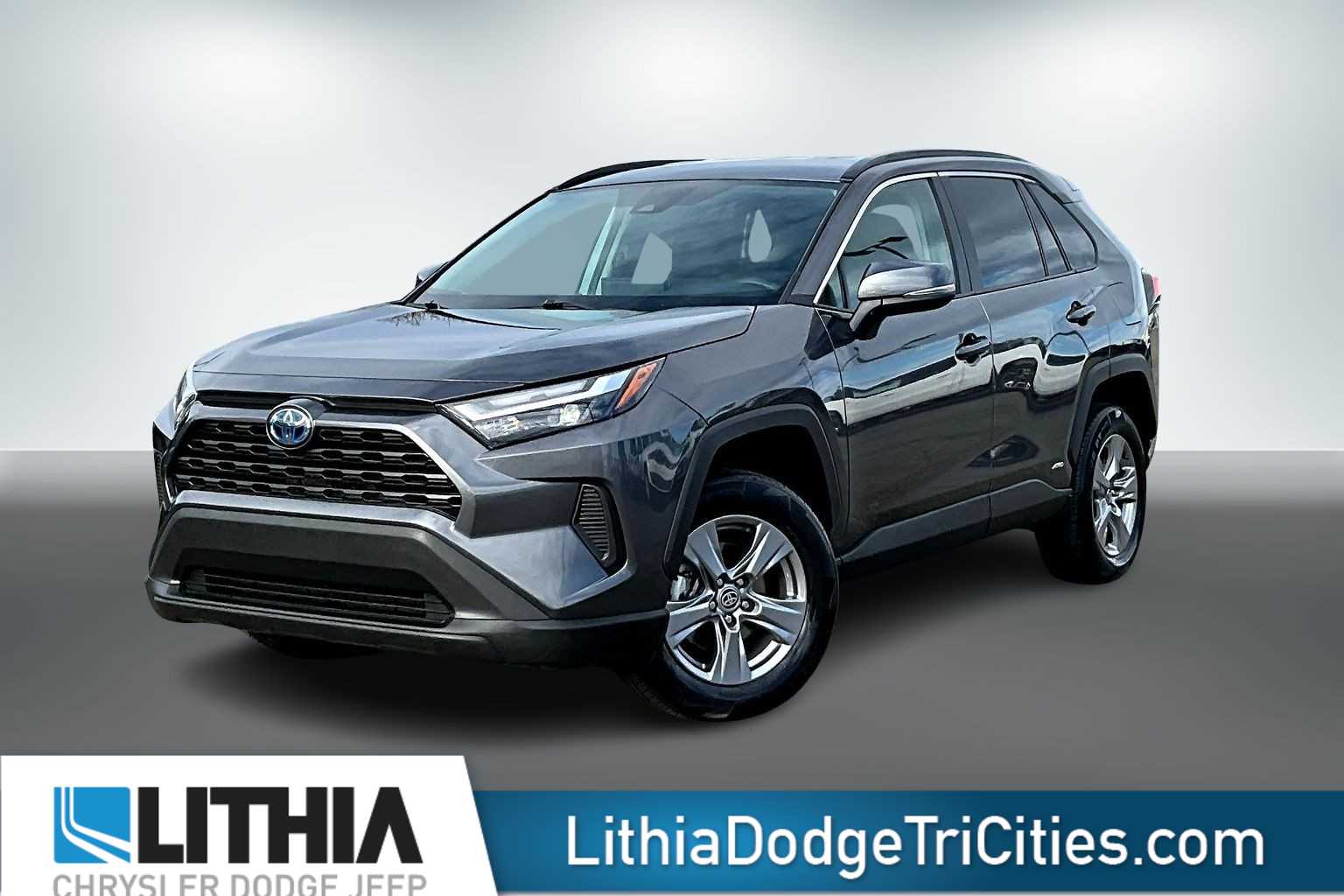 2024 Toyota RAV4 XLE's photo