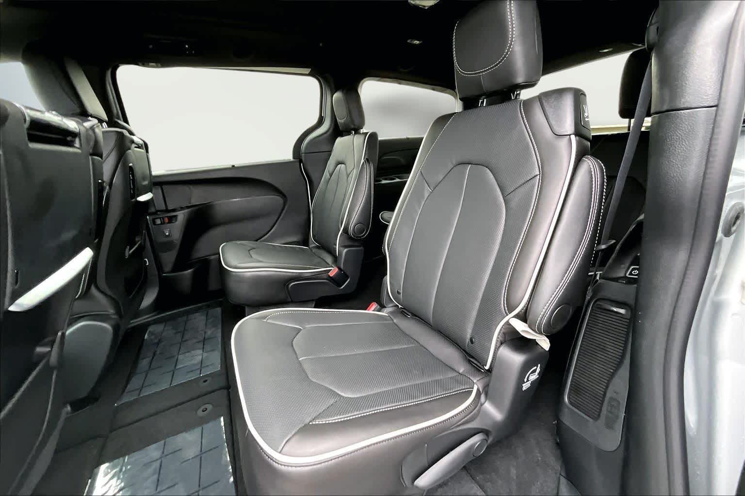 Thumbnail: 2026 Chrysler Pacifica - 13