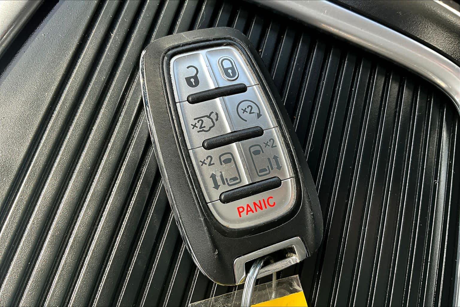 Thumbnail: 2023 Chrysler Pacifica - 18