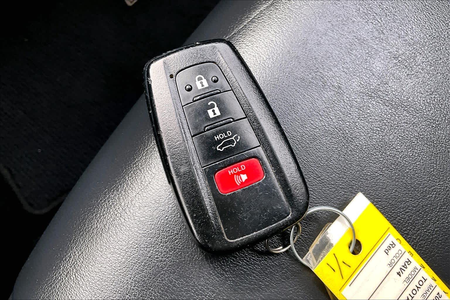 Thumbnail: 2020 Toyota RAV4 - 19