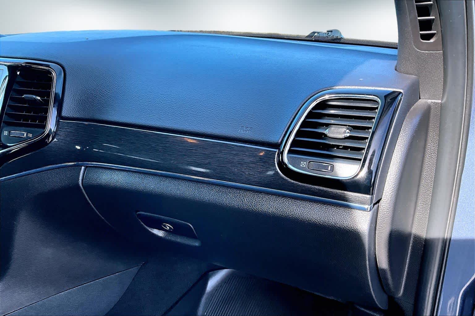 Thumbnail: 2020 Jeep Grand Cherokee - 23