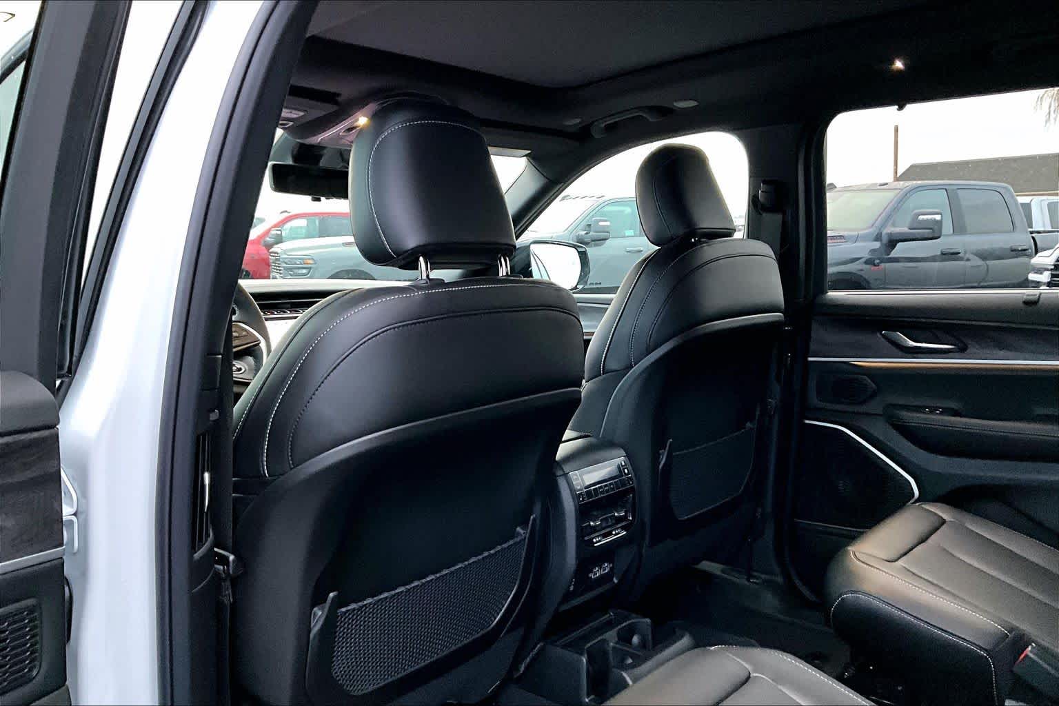 Thumbnail: 2025 Jeep Grand Cherokee - 12