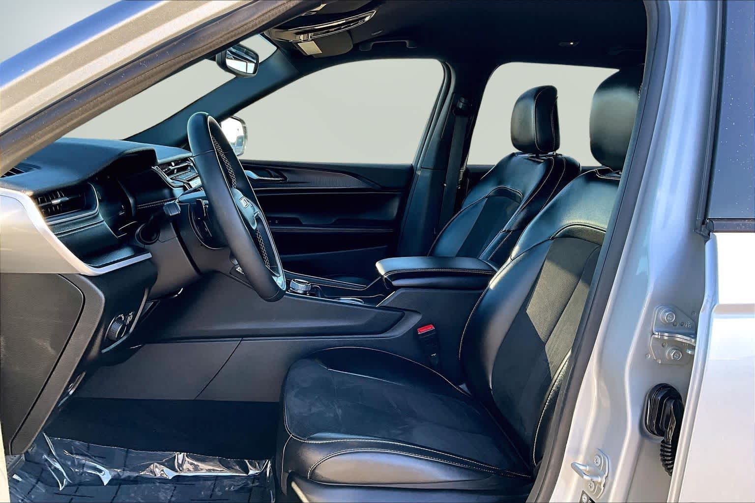 Thumbnail: 2024 Jeep Grand Cherokee L - 11