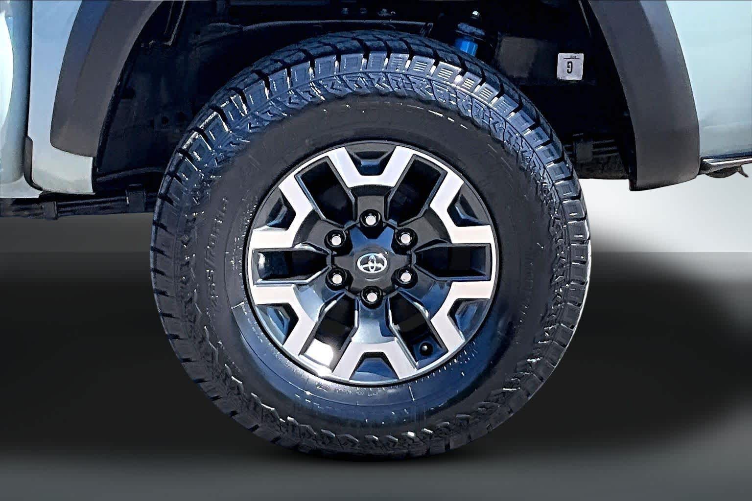 Thumbnail: 2023 Toyota Tacoma - 33