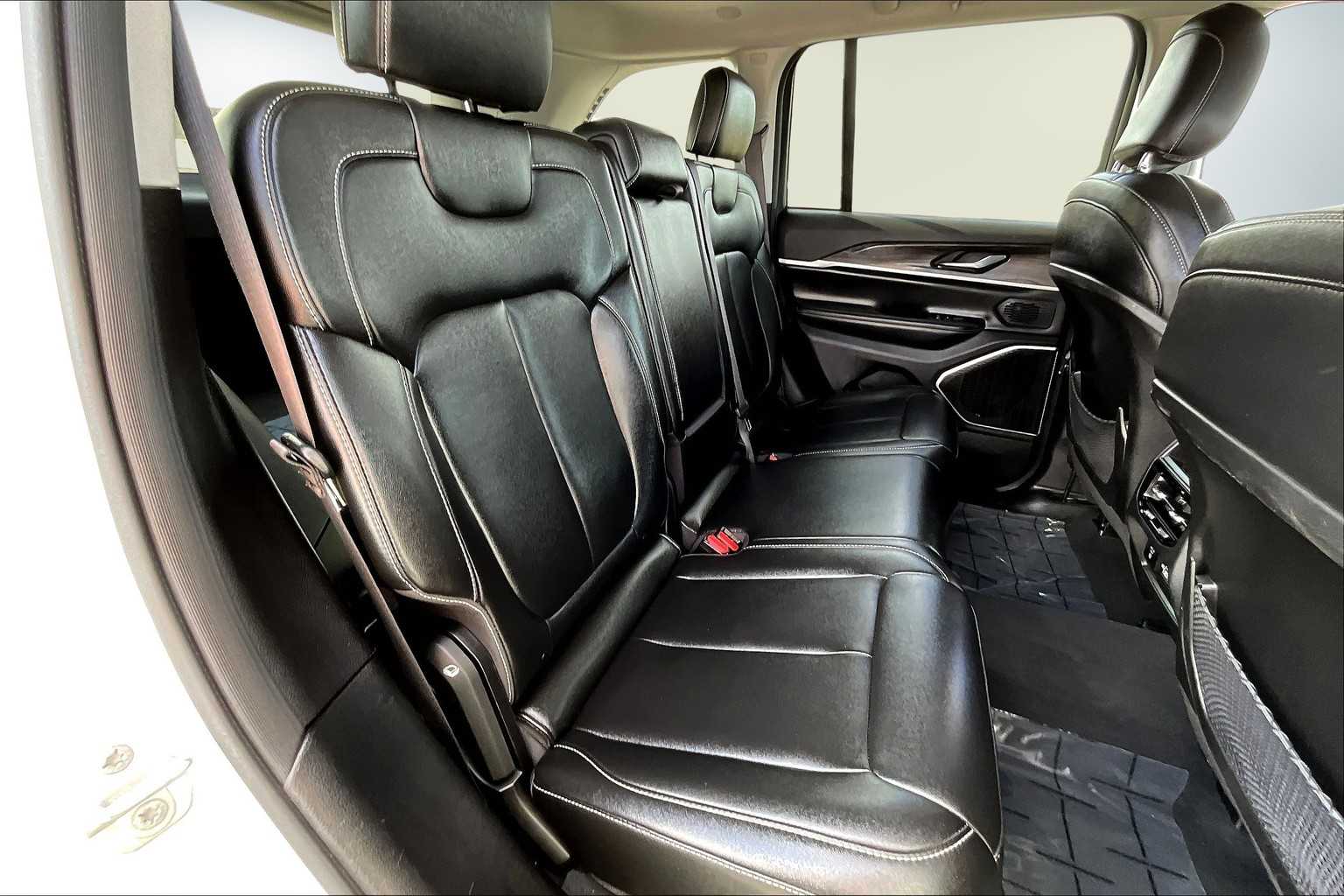 Thumbnail: 2024 Jeep Grand Cherokee - 30