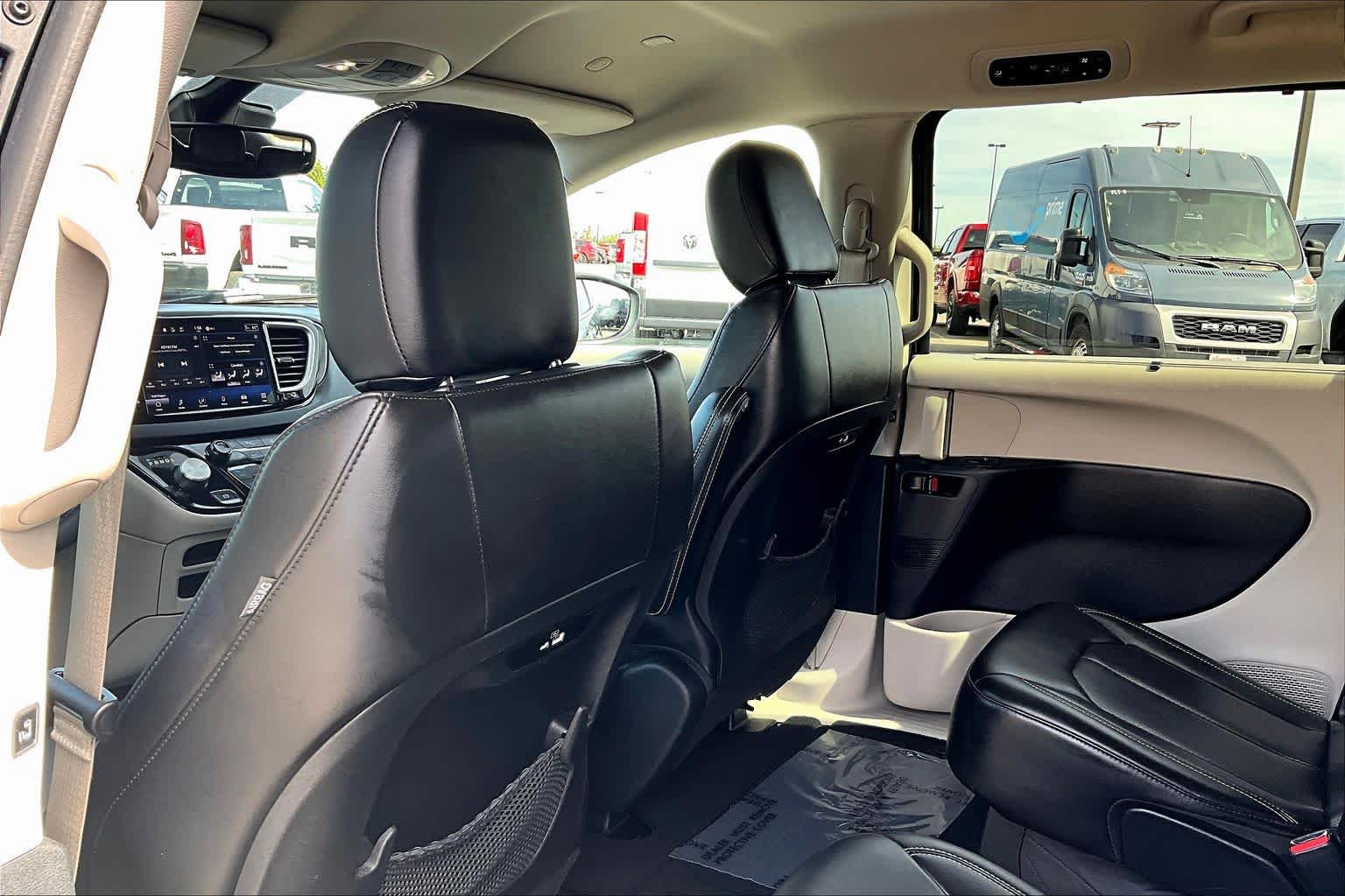 Thumbnail: 2023 Chrysler Pacifica - 11