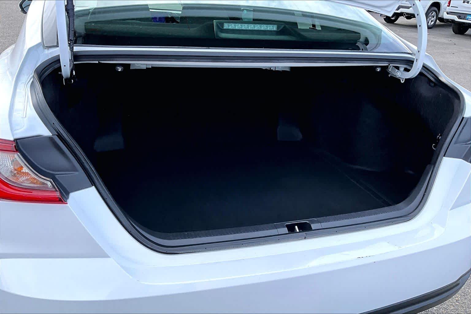 Thumbnail: 2025 Toyota Camry - 18