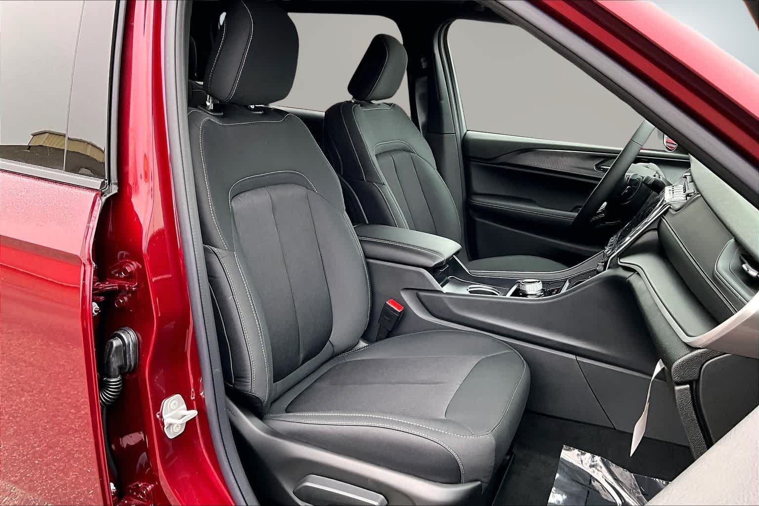 Thumbnail: 2025 Jeep Grand Cherokee - 14