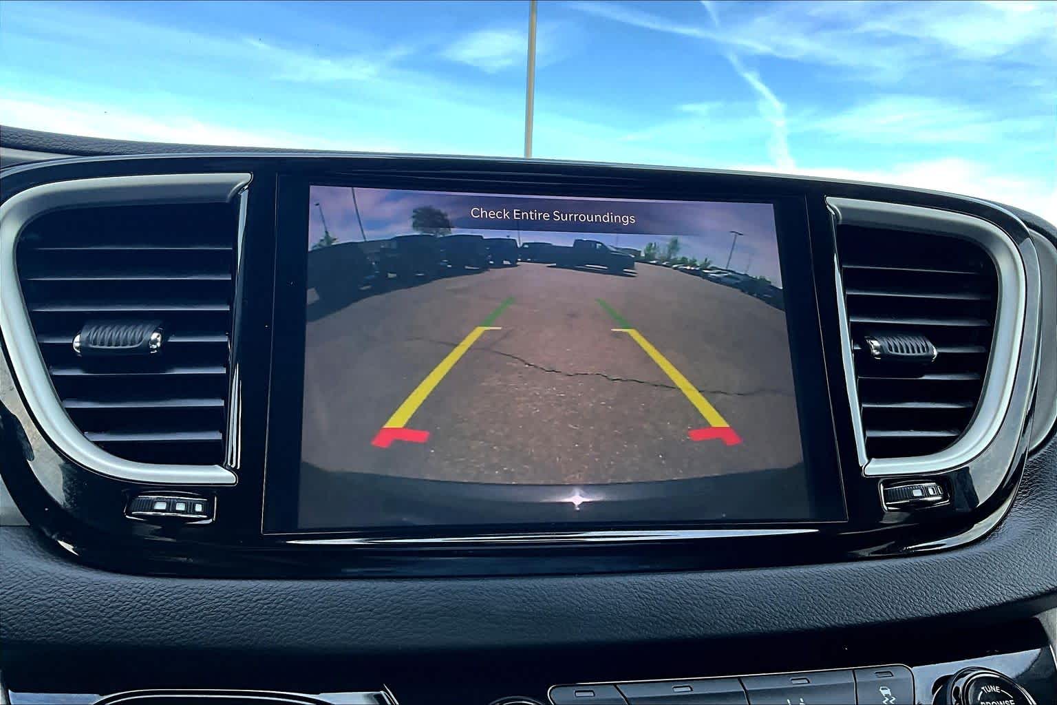 Thumbnail: 2023 Chrysler Pacifica - 25