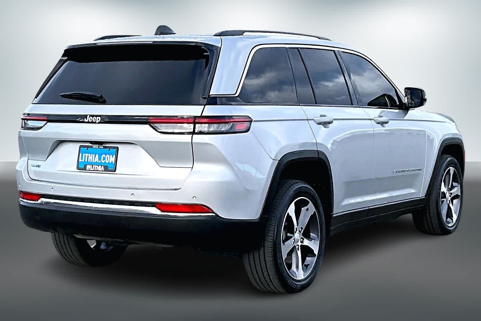 Thumbnail: 2023 Jeep Grand Cherokee - 22