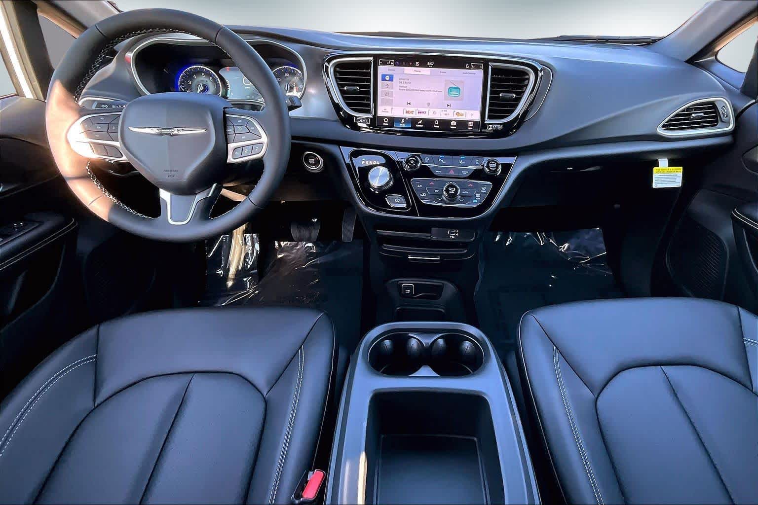 Thumbnail: 2026 Chrysler Voyager - 10