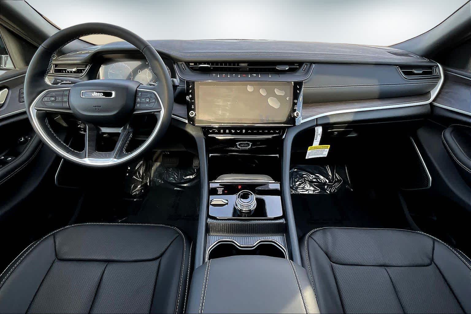 Thumbnail: 2026 Jeep Grand Cherokee - 9