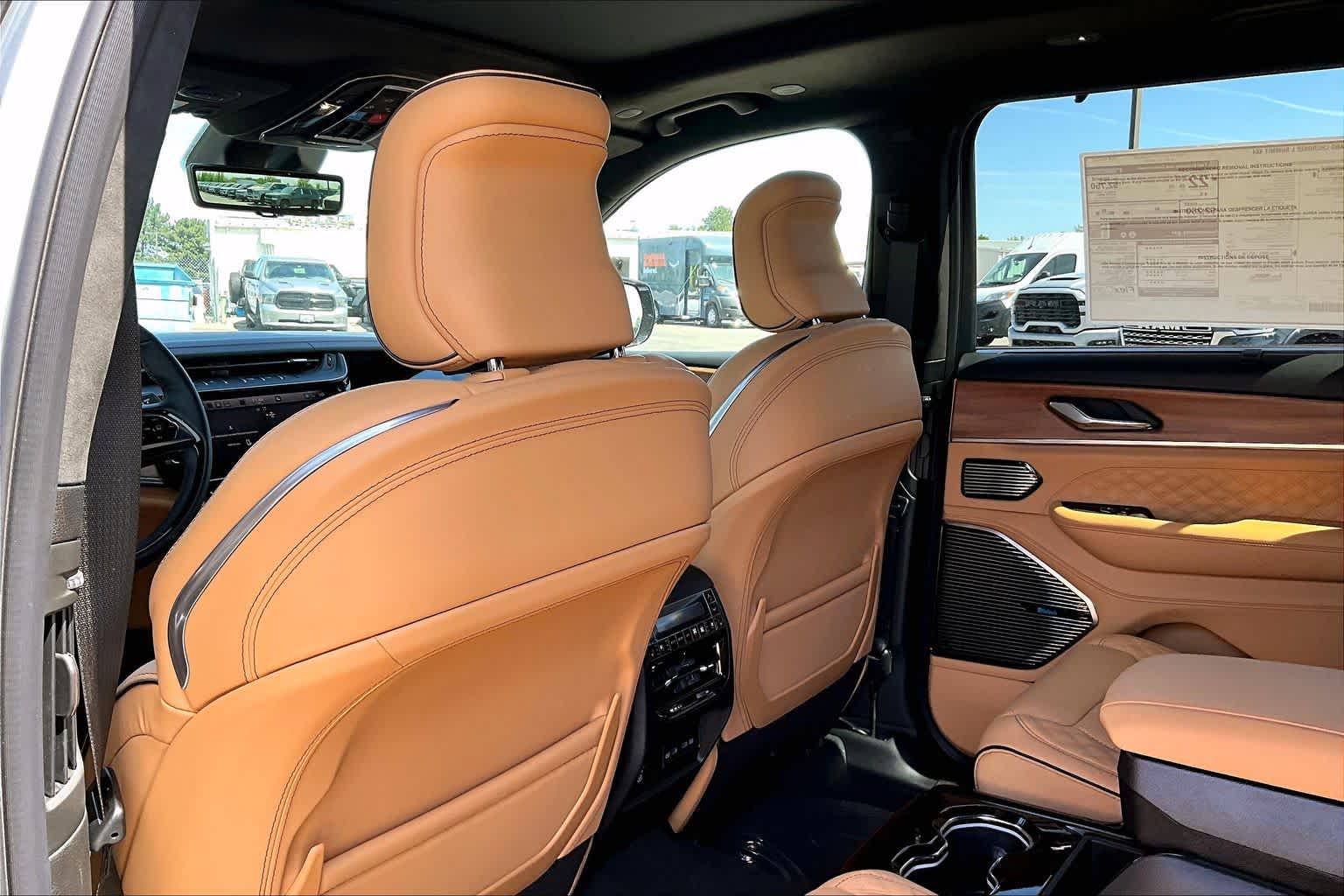 Thumbnail: 2026 Jeep Grand Cherokee - 12