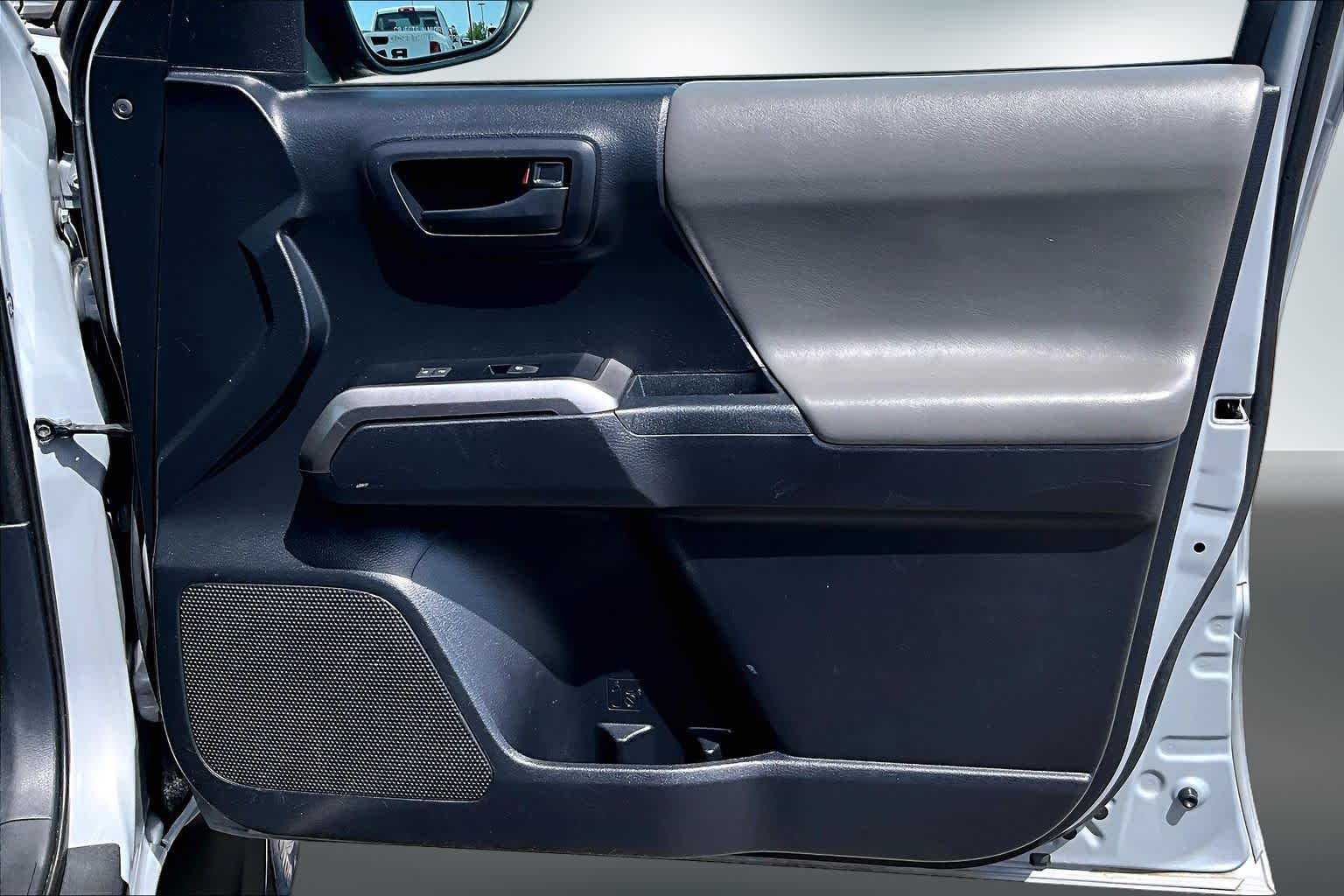 Thumbnail: 2020 Toyota Tacoma - 28