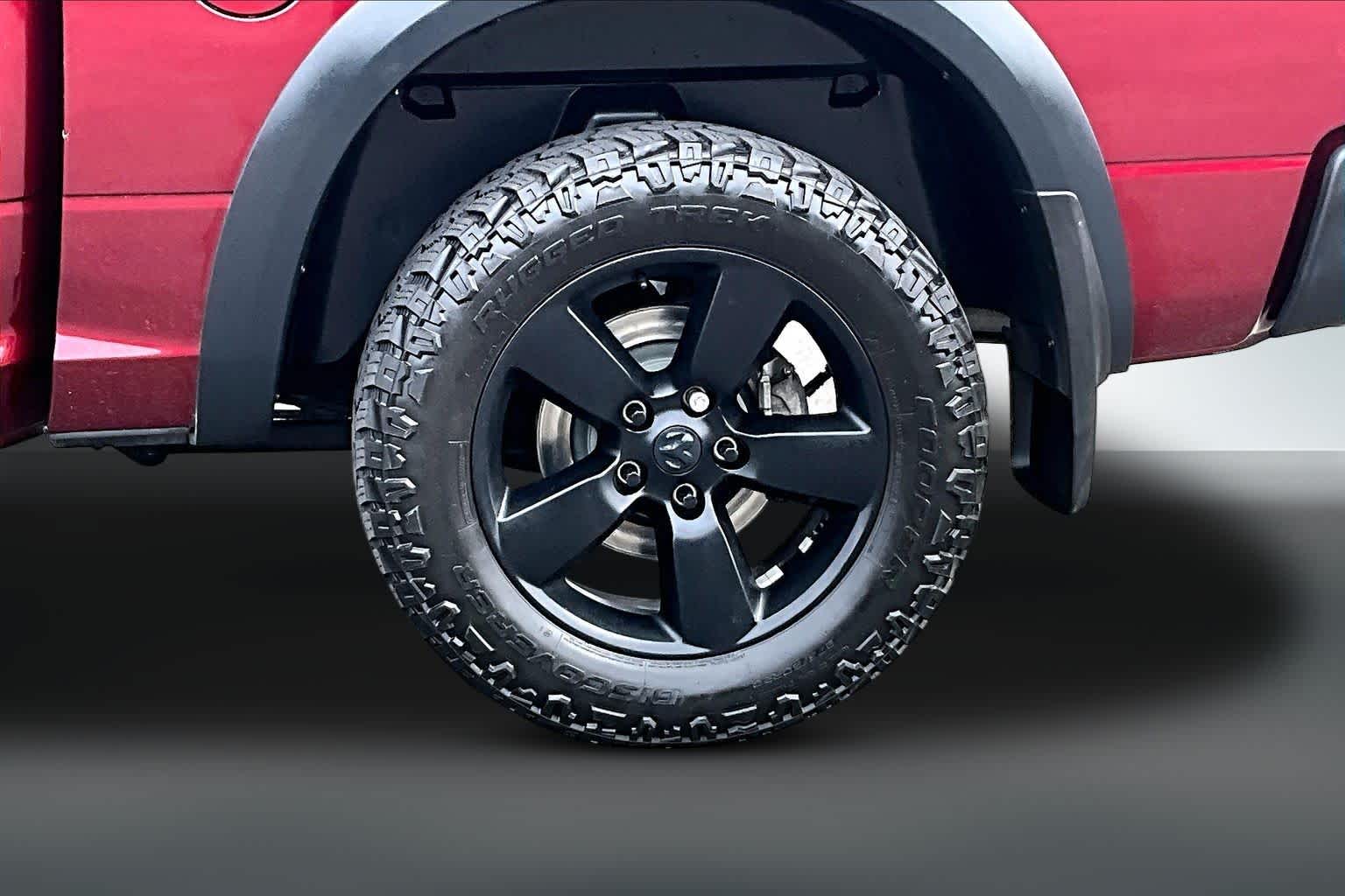Thumbnail: 2019 RAM 1500 Classic - 33