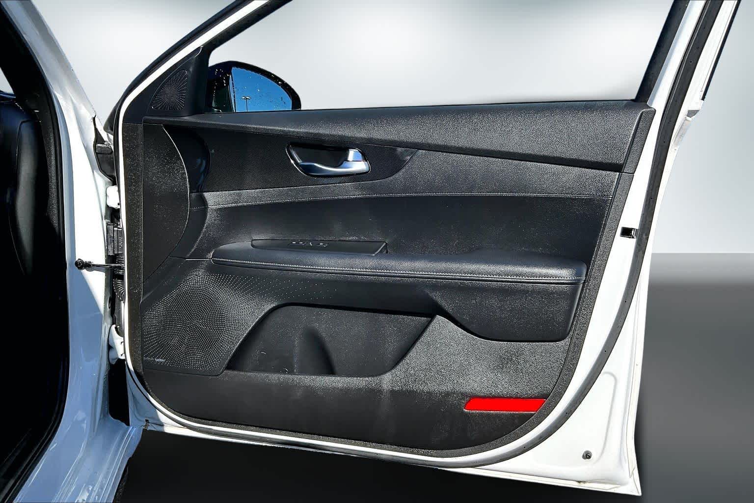 Thumbnail: 2023 Kia Forte - 28