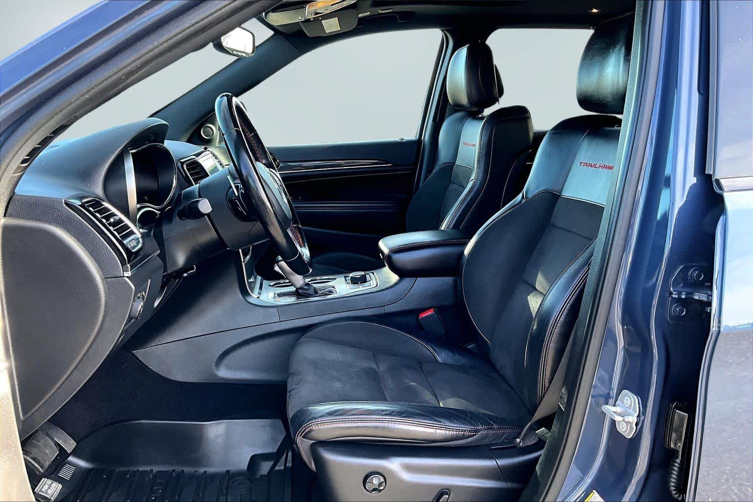 Thumbnail: 2020 Jeep Grand Cherokee - 11