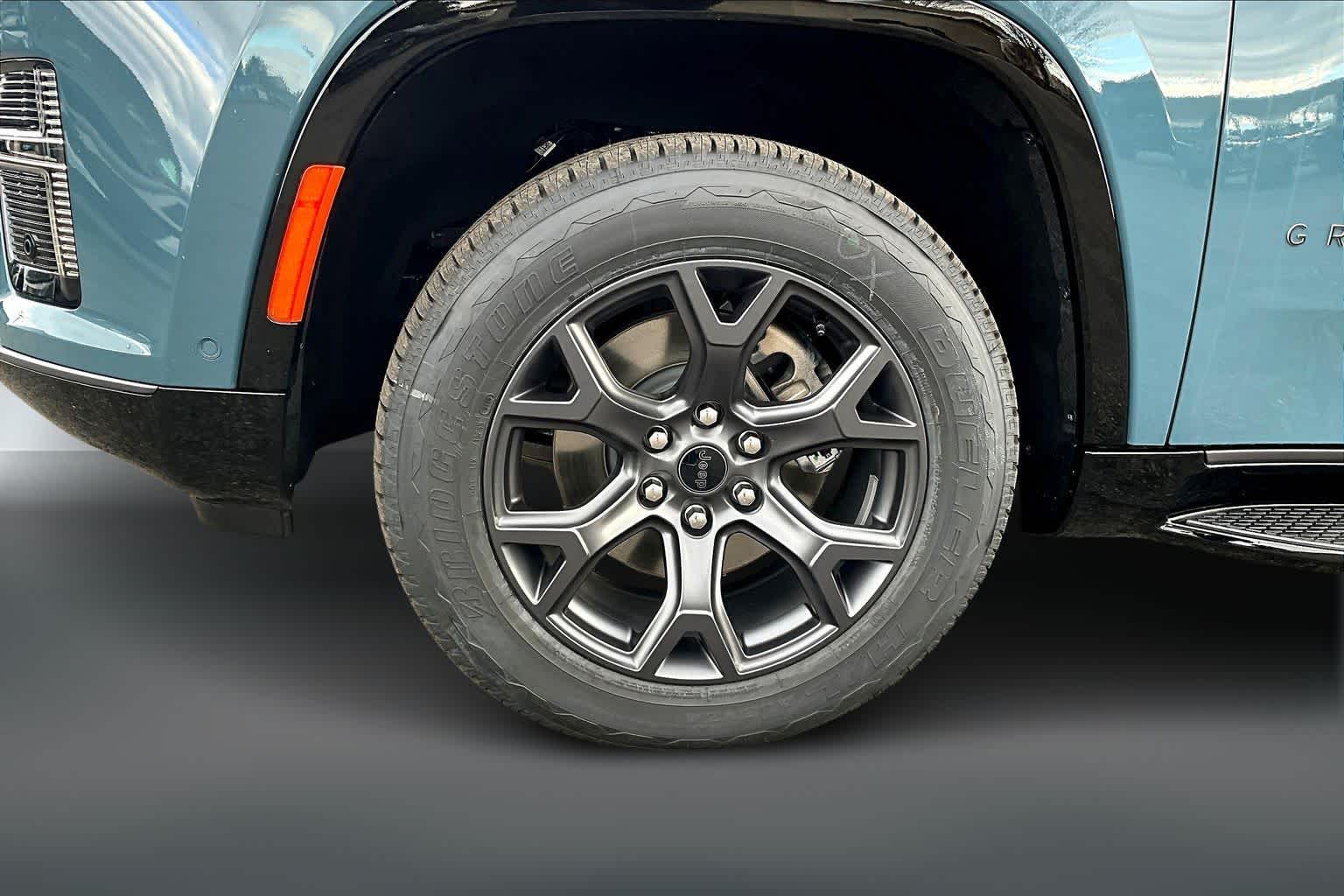 Thumbnail: 2026 Jeep Grand Wagoneer - 8