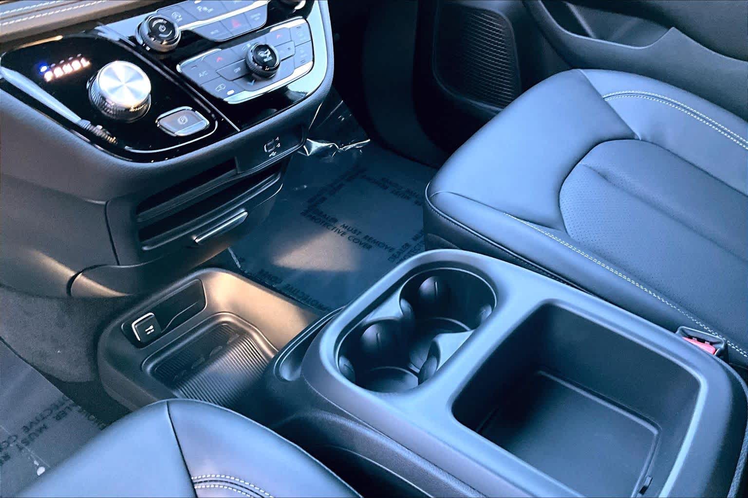 Thumbnail: 2026 Chrysler Pacifica - 17