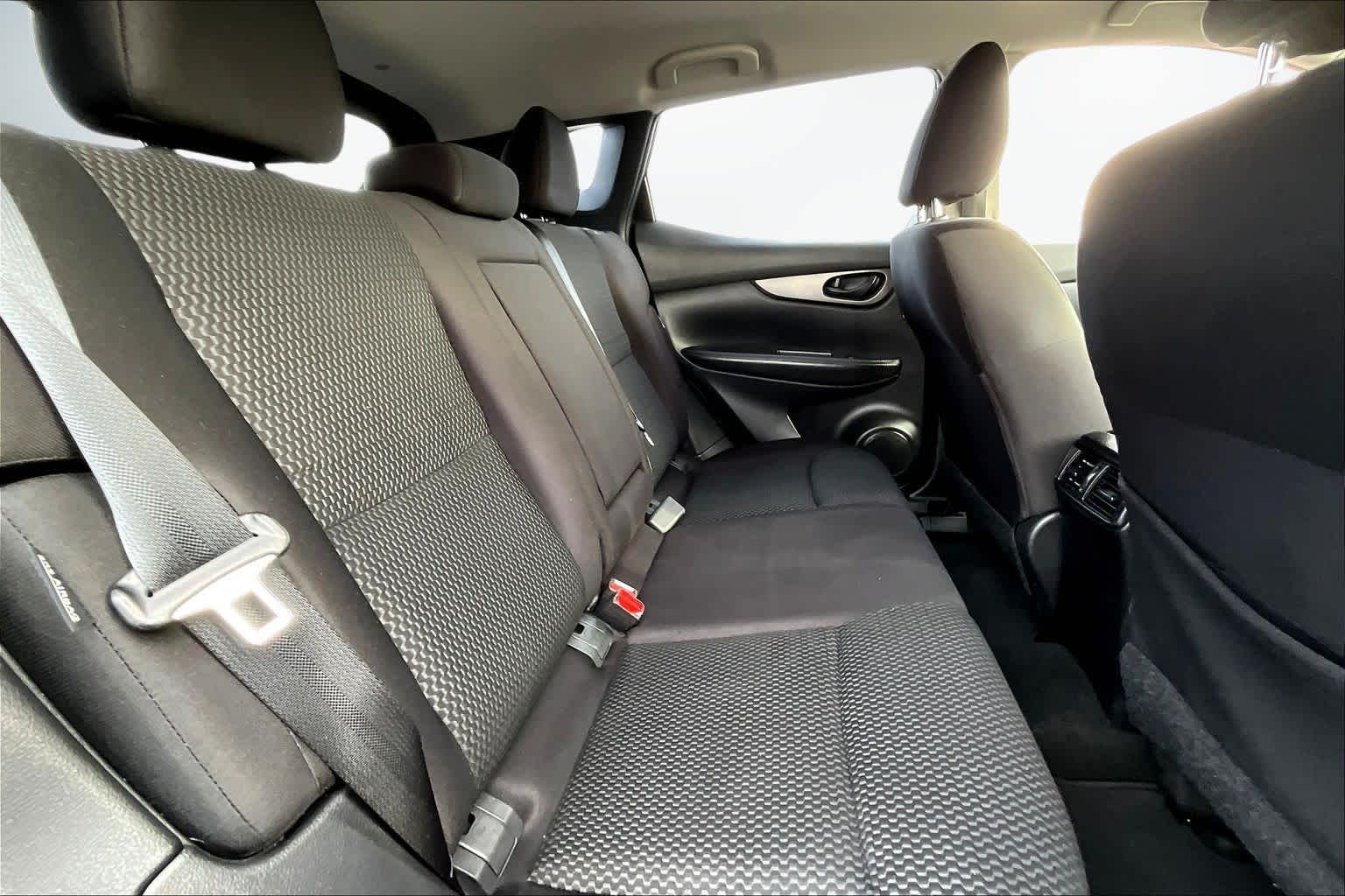 Thumbnail: 2021 Nissan Rogue Sport - 30