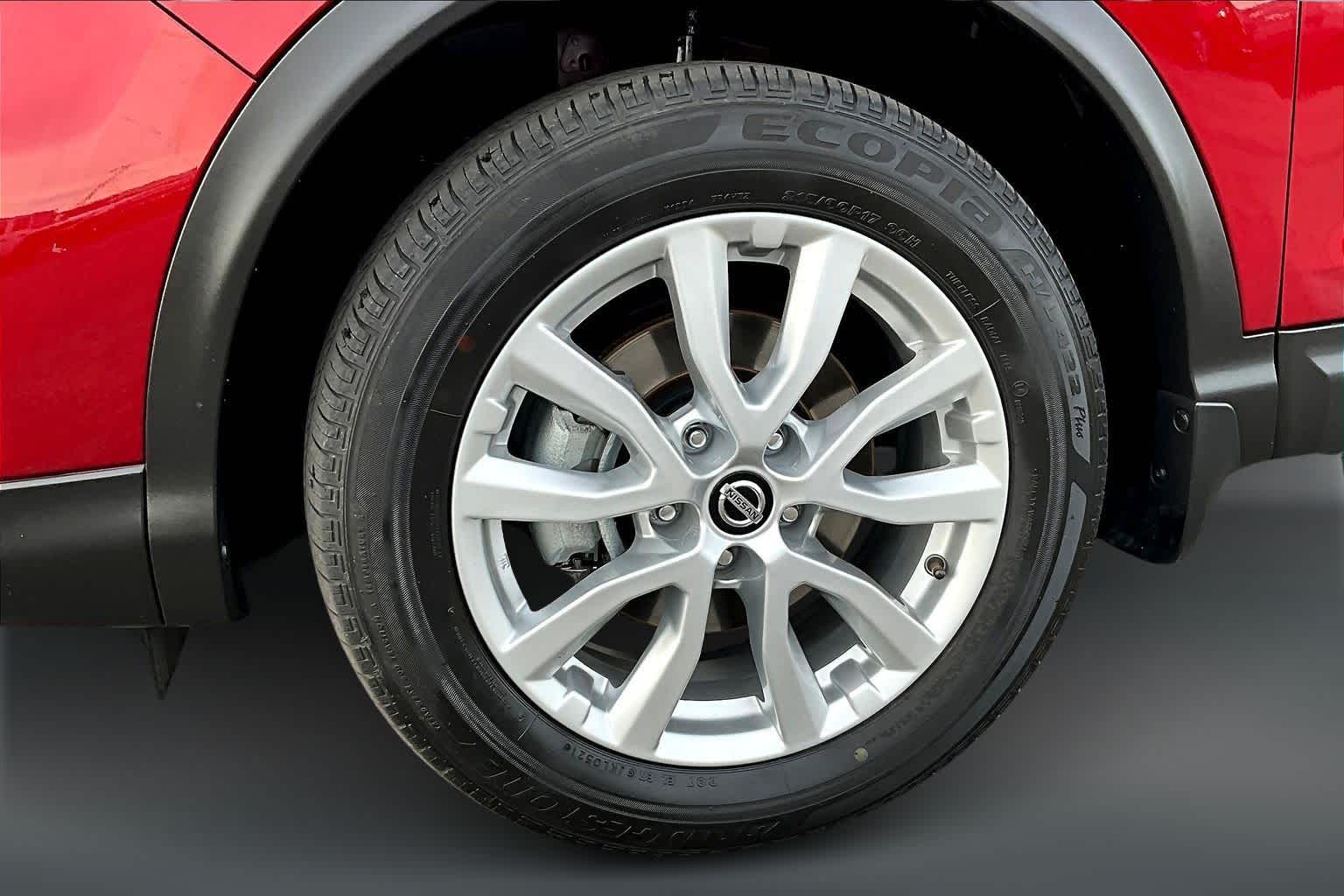 Thumbnail: 2021 Nissan Rogue Sport - 8