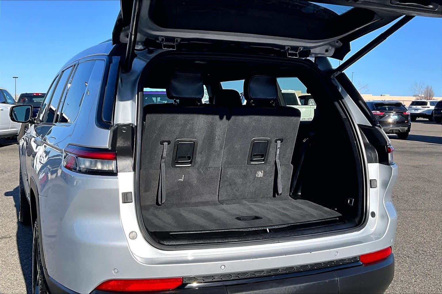 Thumbnail: 2024 Jeep Grand Cherokee L - 18