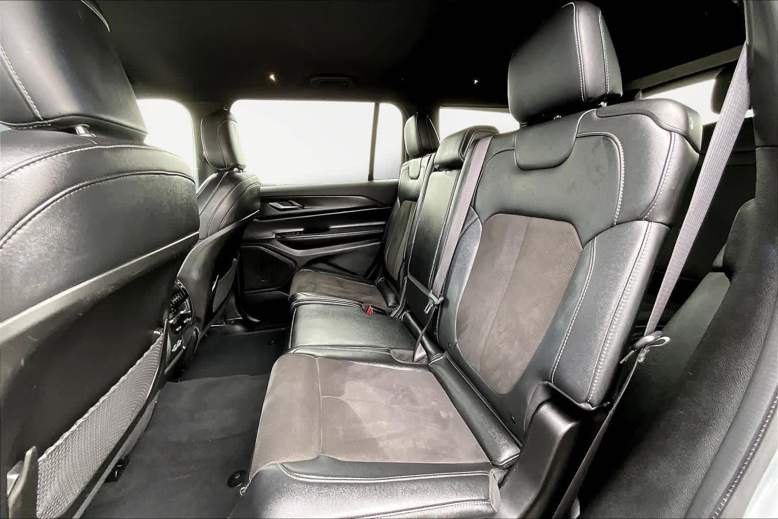 Thumbnail: 2024 Jeep Grand Cherokee L - 29