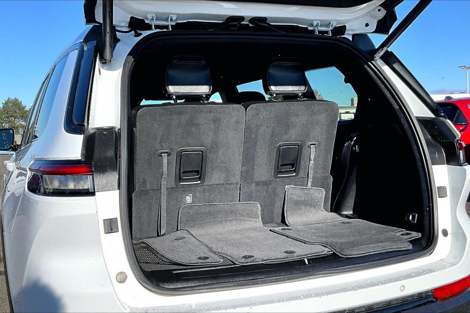 Thumbnail: 2024 Jeep Grand Cherokee L - 18