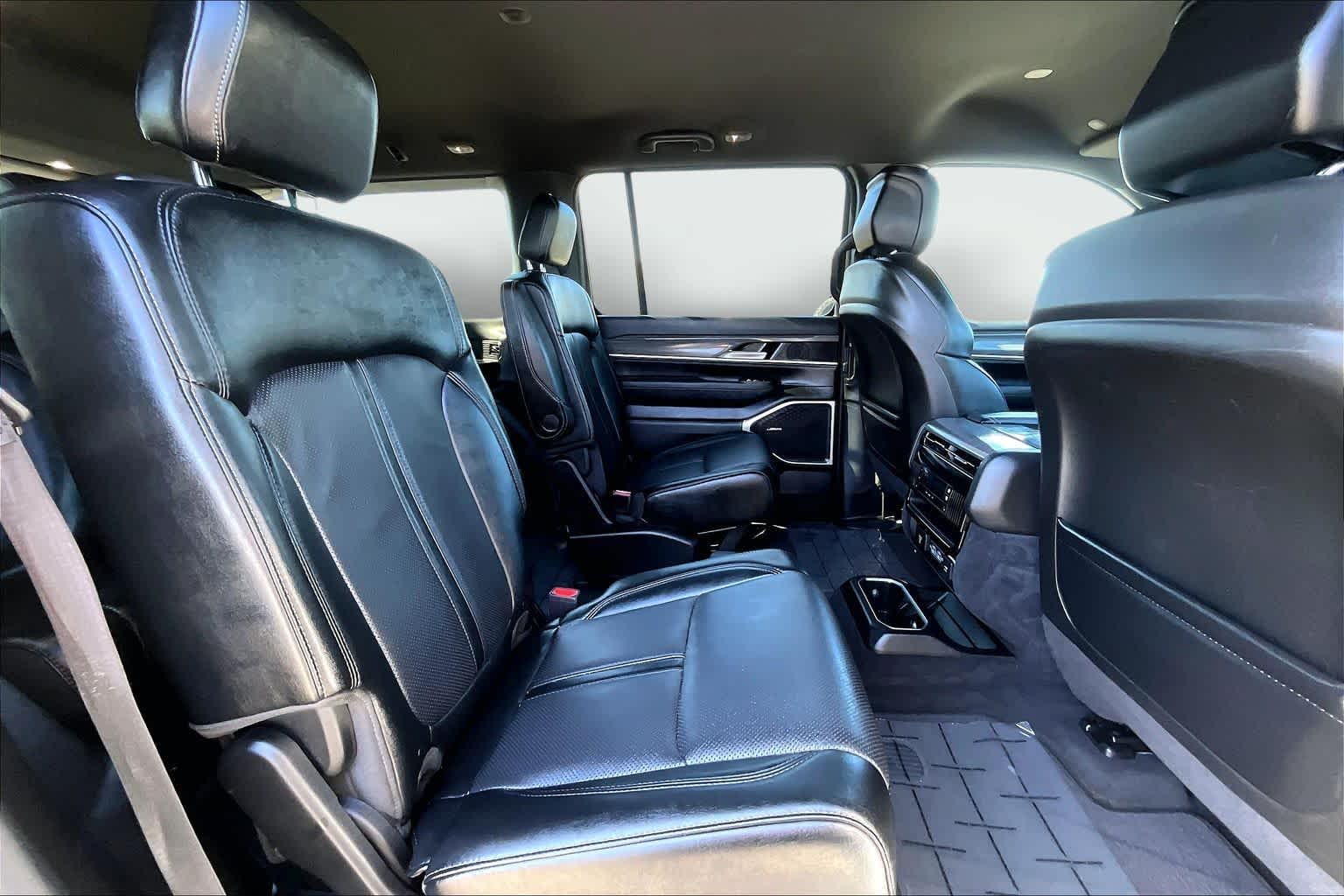 Thumbnail: 2024 Jeep Wagoneer - 30