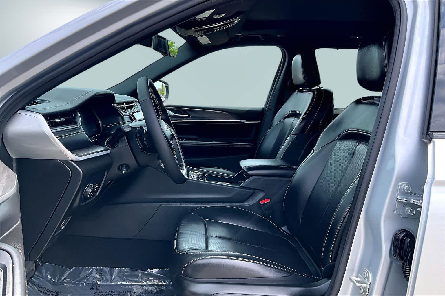 Thumbnail: 2024 Jeep Grand Cherokee L - 11