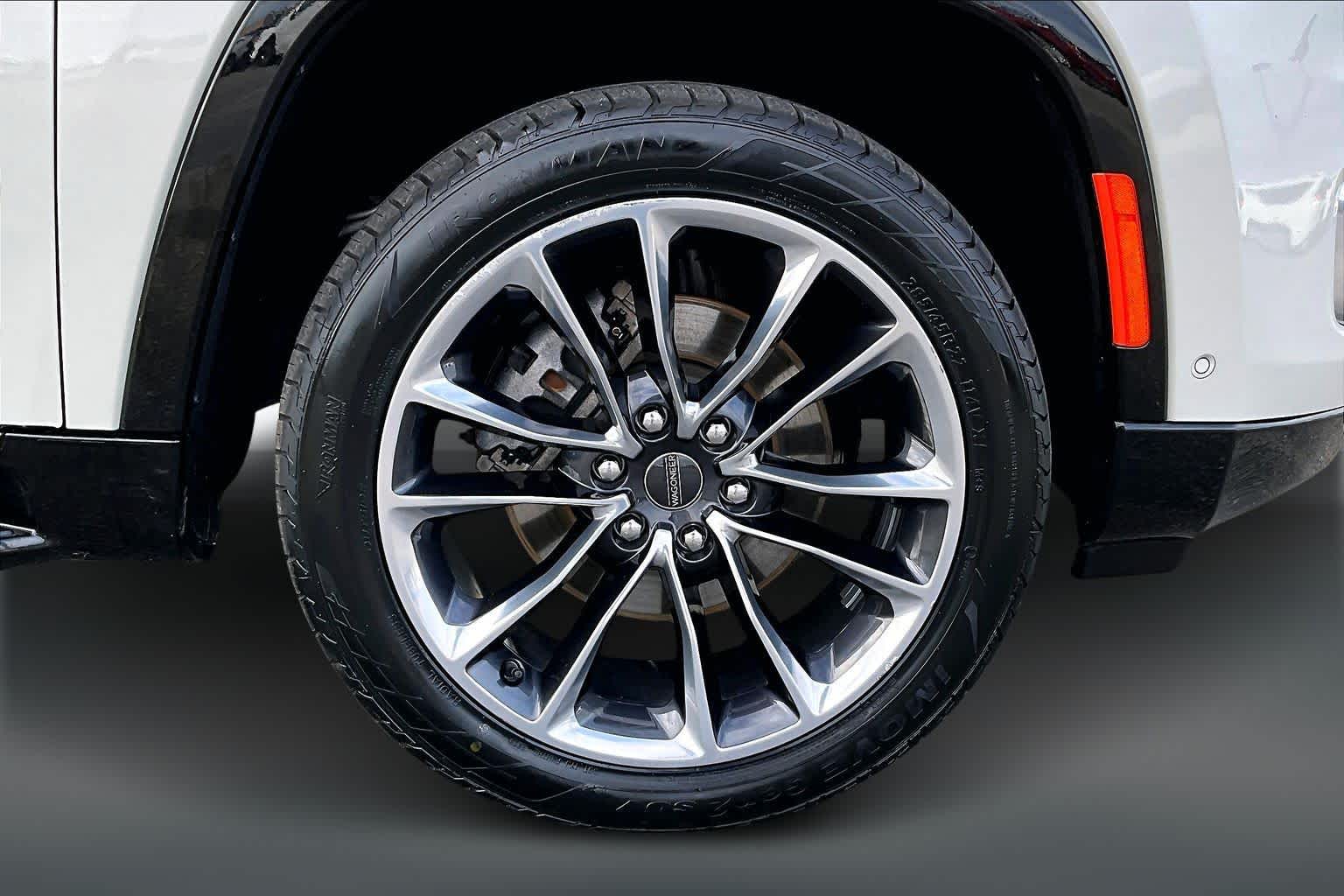 Thumbnail: 2022 Jeep Wagoneer - 36