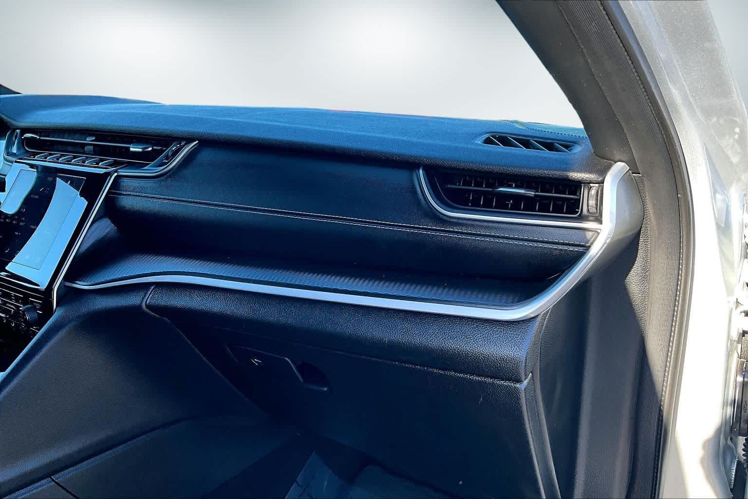 Thumbnail: 2024 Jeep Grand Cherokee L - 23