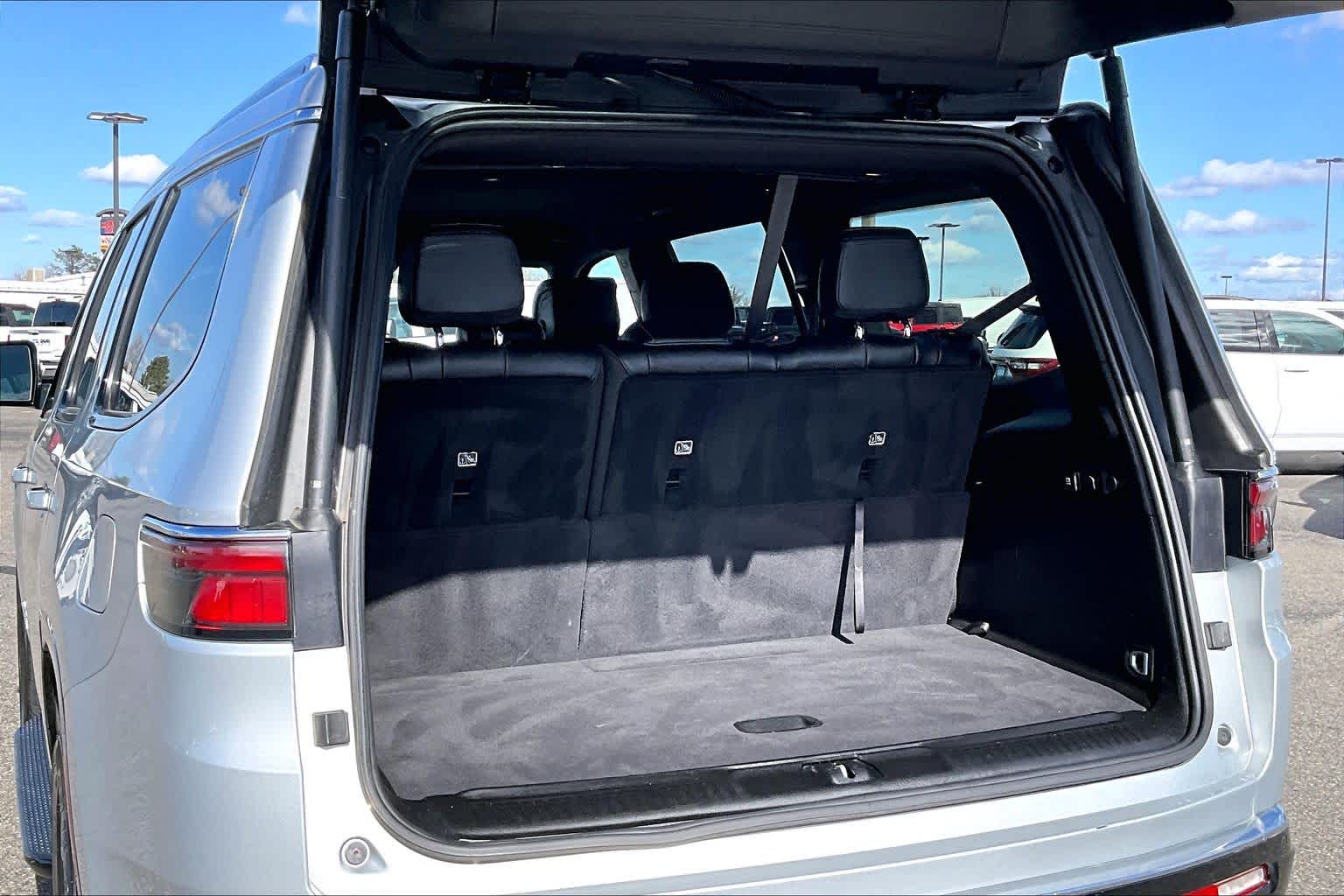 Thumbnail: 2024 Jeep Wagoneer - 18