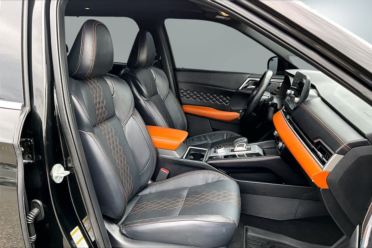 Thumbnail: 2022 Mitsubishi Outlander - 11