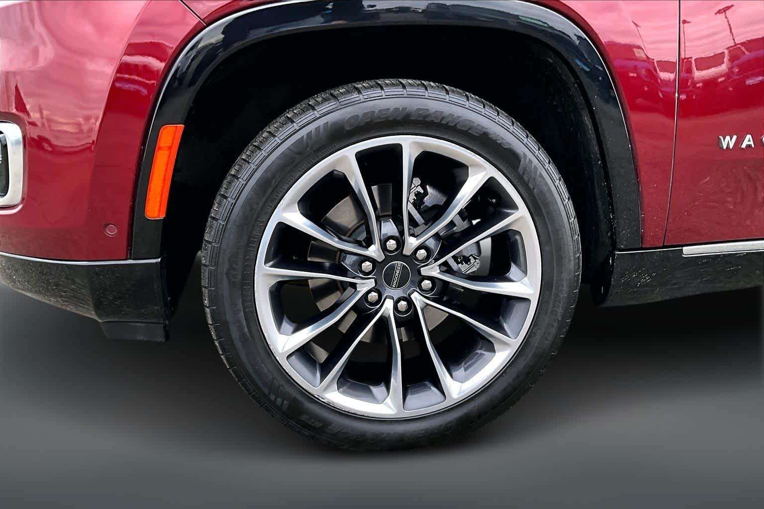 Thumbnail: 2022 Jeep Wagoneer - 8