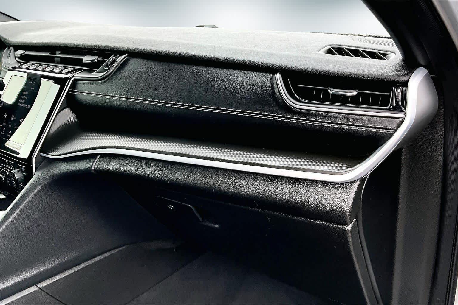 Thumbnail: 2024 Jeep Grand Cherokee L - 23