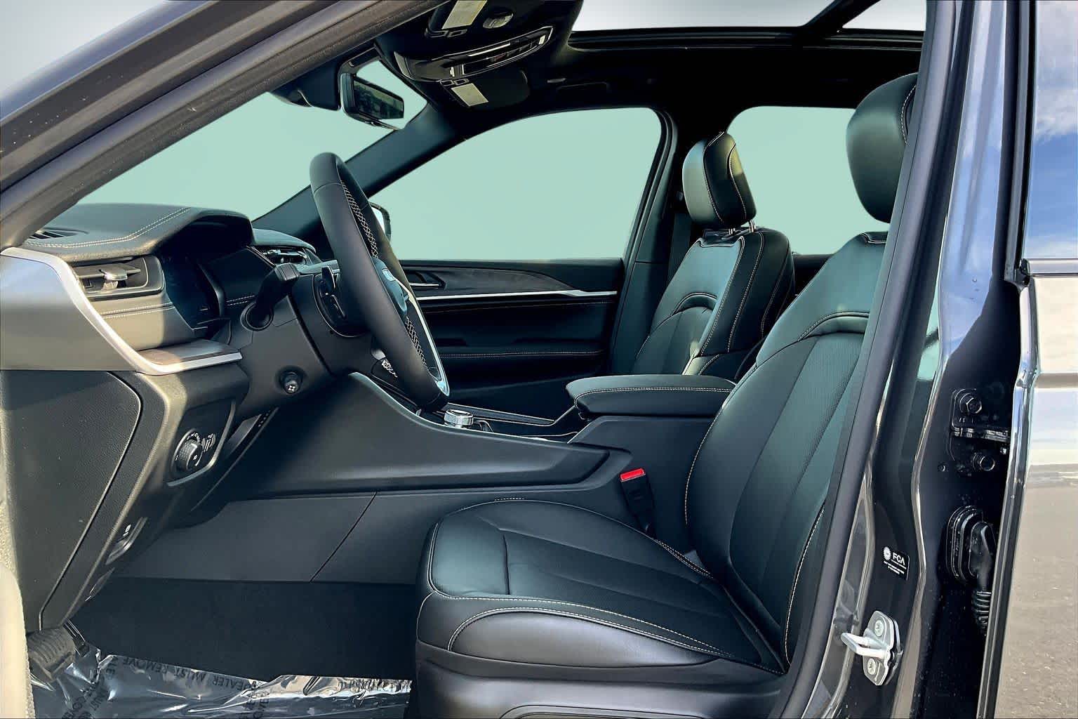 Thumbnail: 2026 Jeep Grand Cherokee - 10