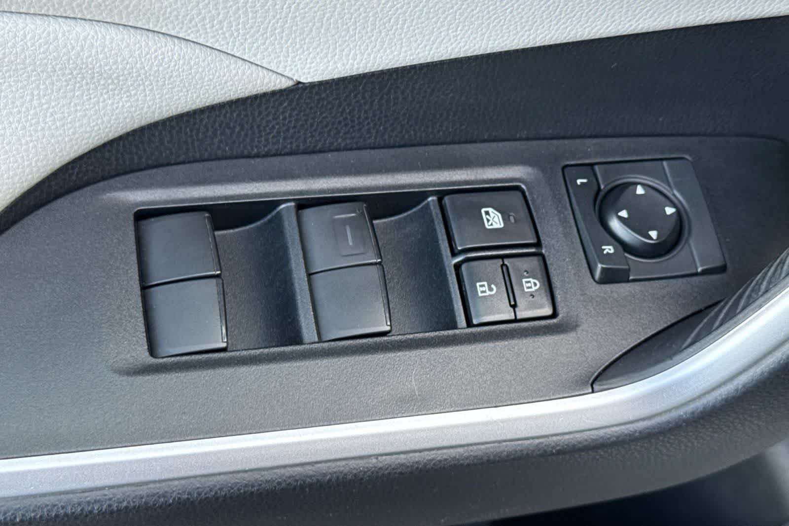 Thumbnail: 2021 Toyota RAV4 - 13