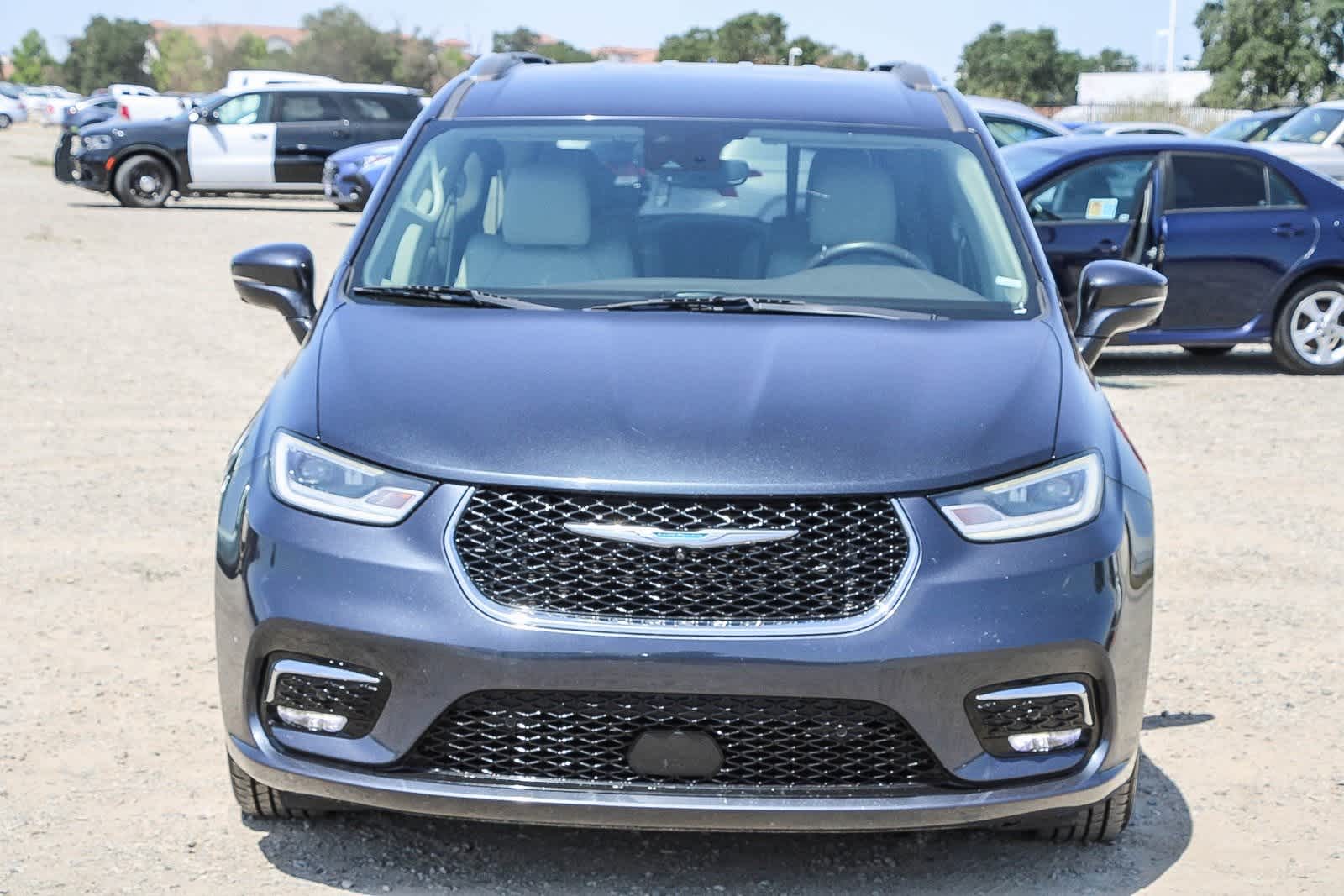 Thumbnail: 2021 Chrysler Pacifica - 6