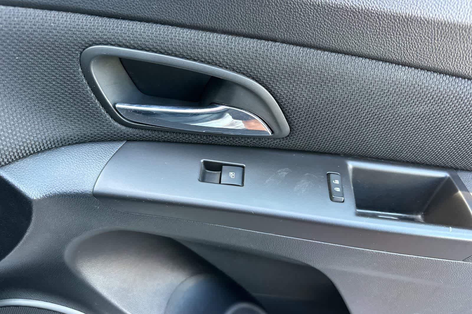 Thumbnail: 2015 Chevrolet Cruze - 15