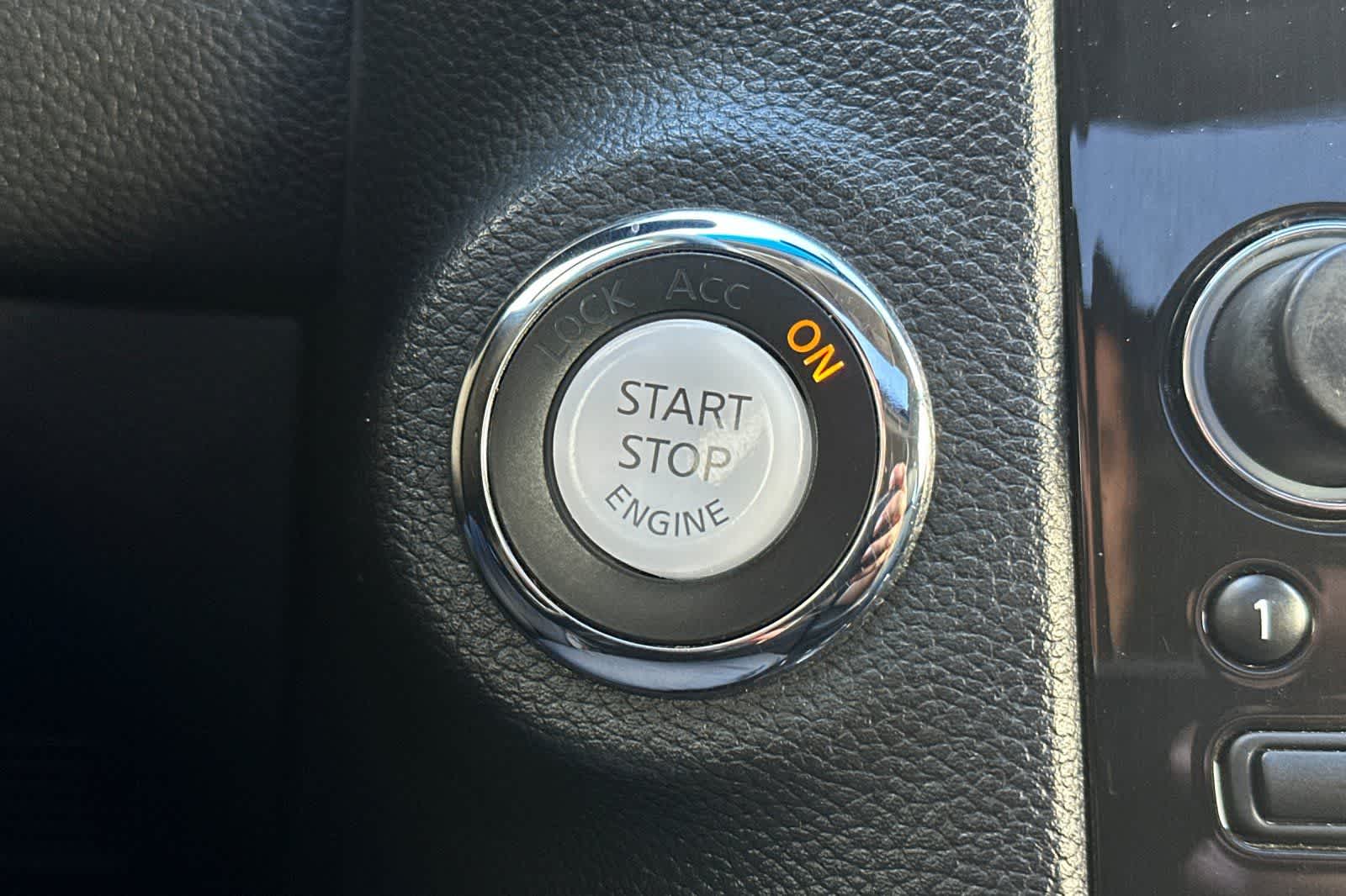 Thumbnail: 2017 INFINITI QX70 - 25