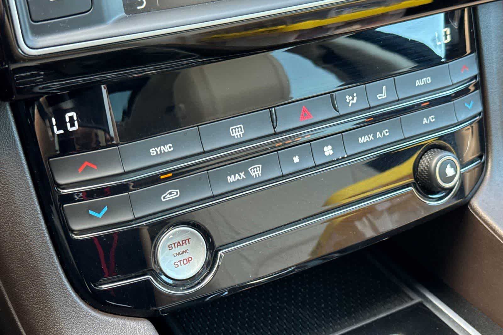 Thumbnail: 2017 Jaguar F-Pace - 23