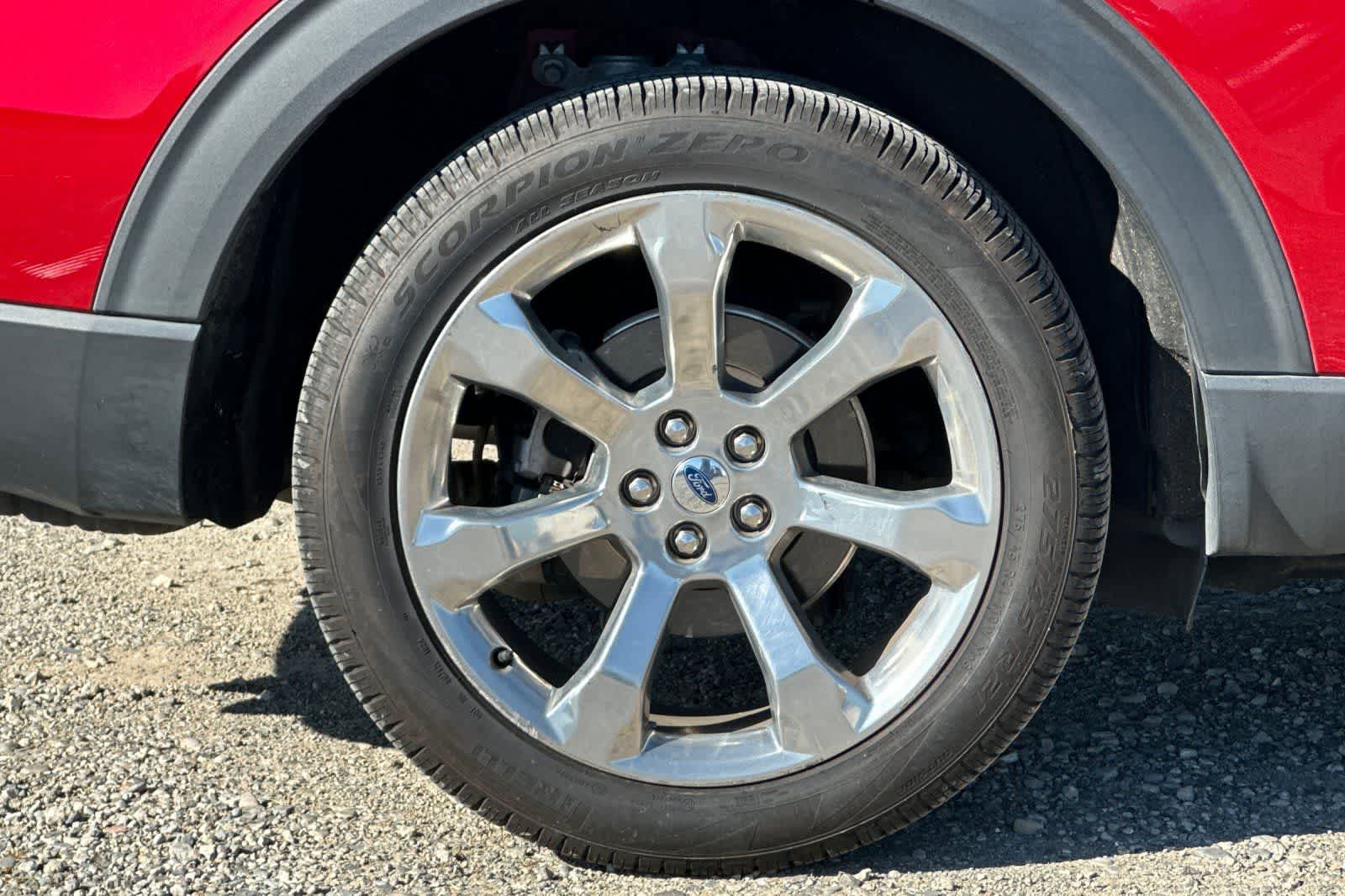 Thumbnail: 2020 Ford Explorer - 32