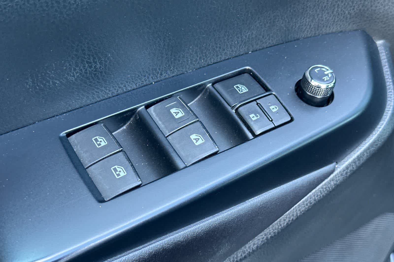 Thumbnail: 2016 Toyota Highlander - 13