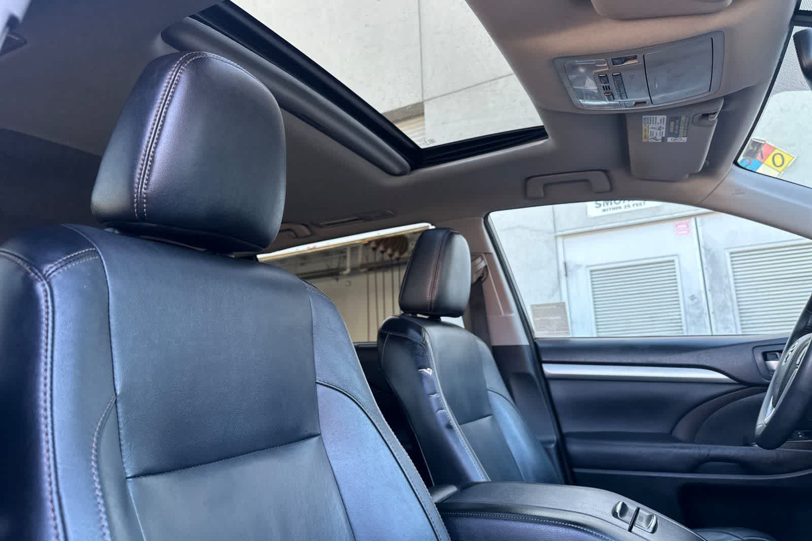 Thumbnail: 2016 Toyota Highlander - 19