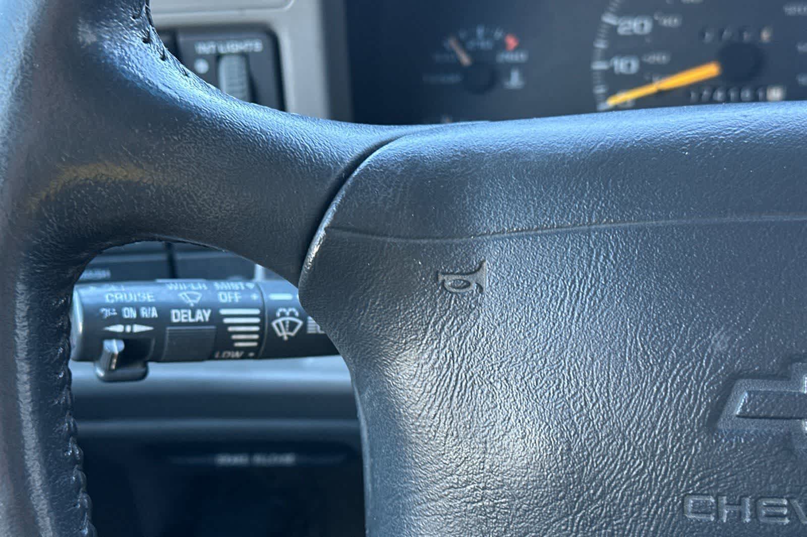 Thumbnail: 1997 Chevrolet Blazer - 24