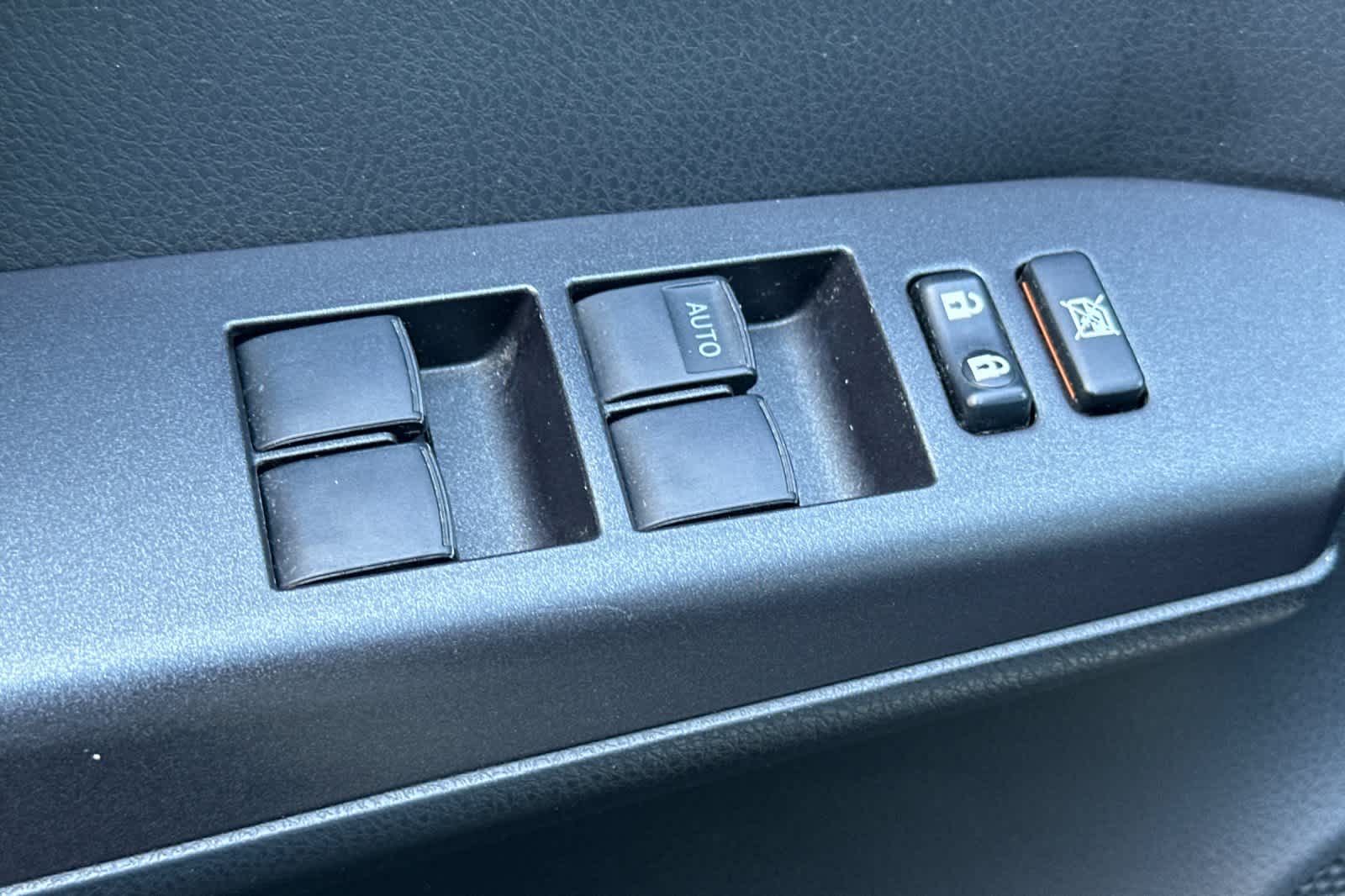 Thumbnail: 2016 Toyota RAV4 - 13