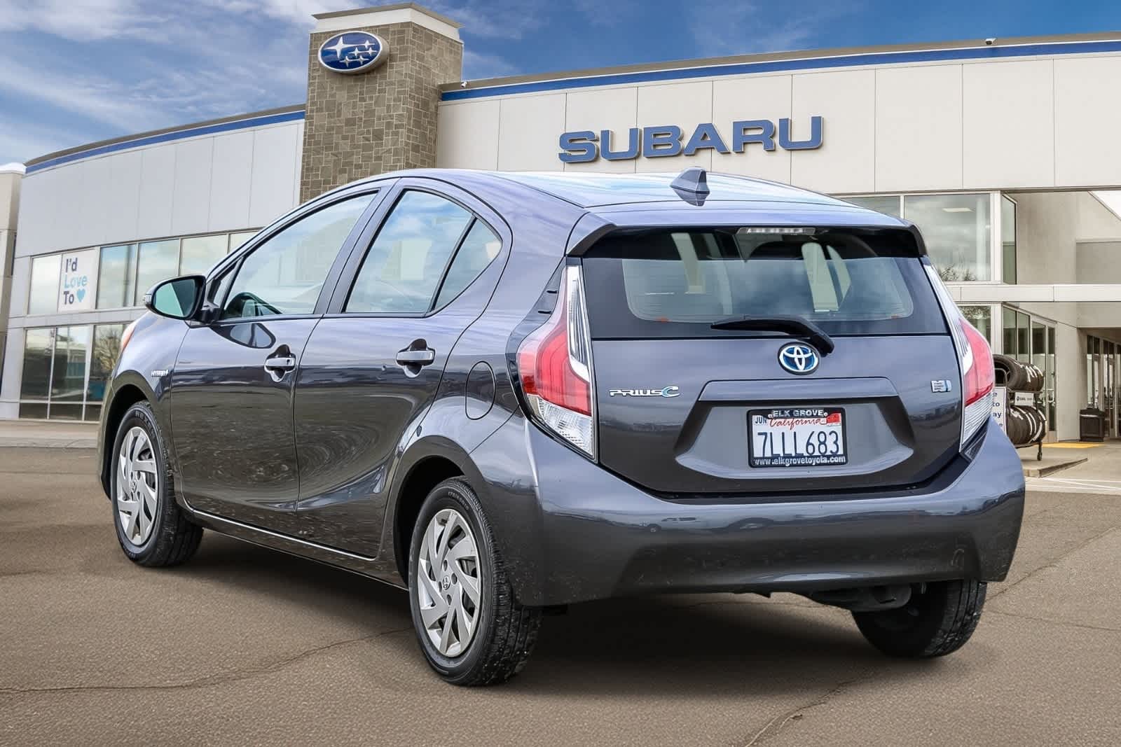 Thumbnail: 2015 Toyota Prius c - 2